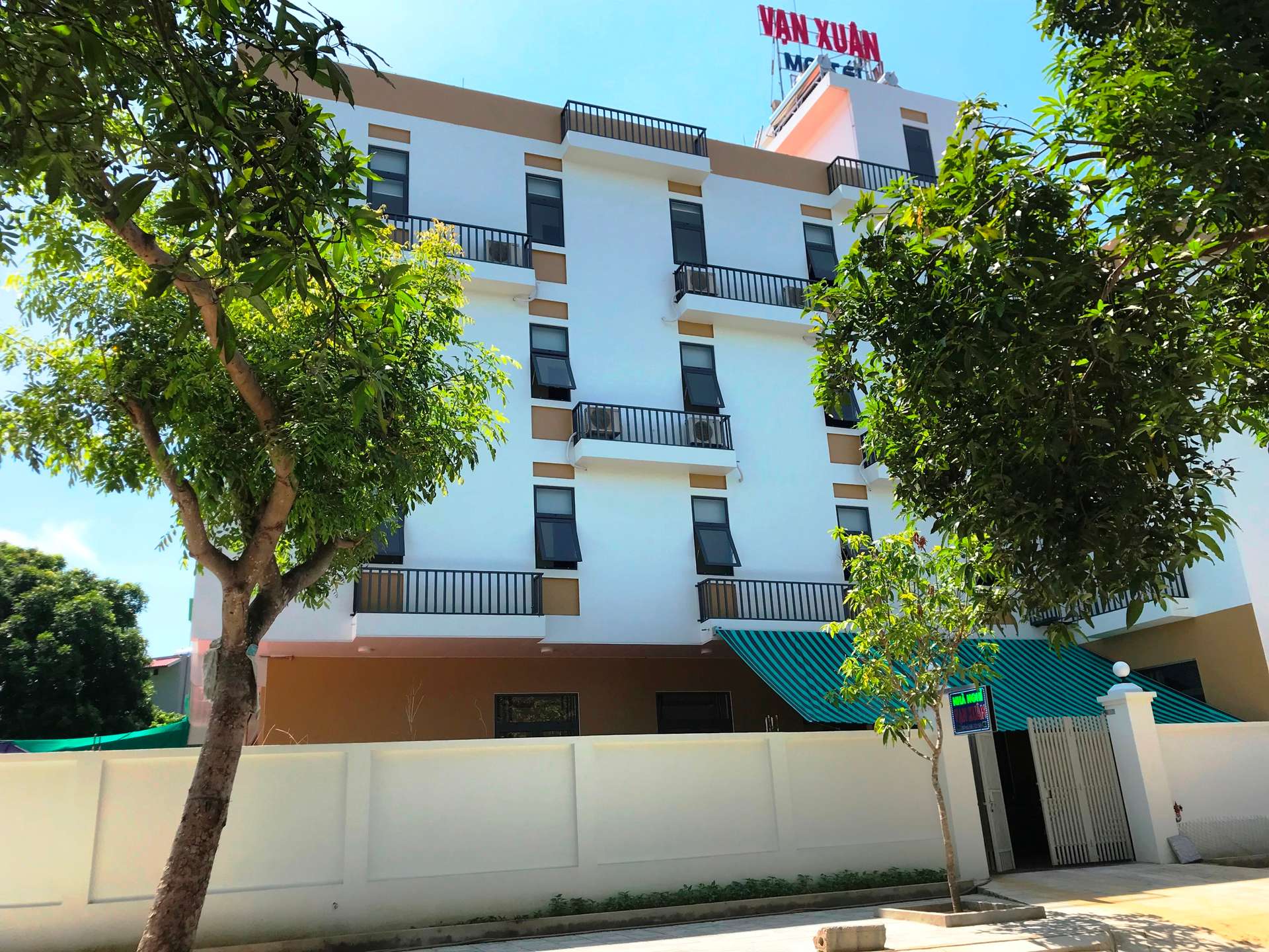 Nhà Nghỉ Vạn Xuân