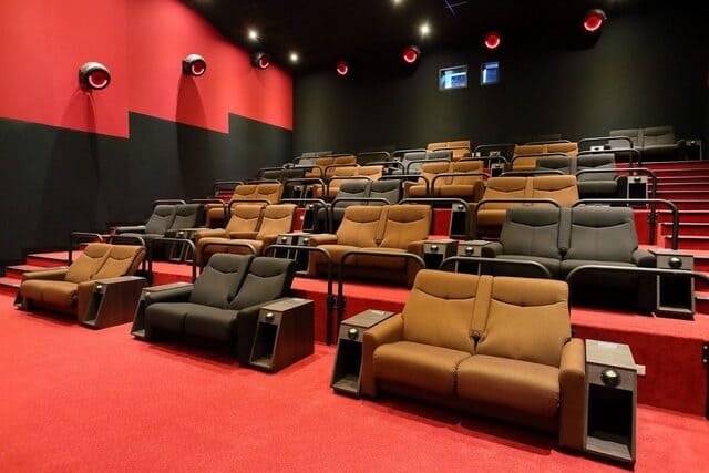 Ghế Deluxe CGV Là Gì? Có nên chọn ghế Deluxe CGV Khi đi xem phim?