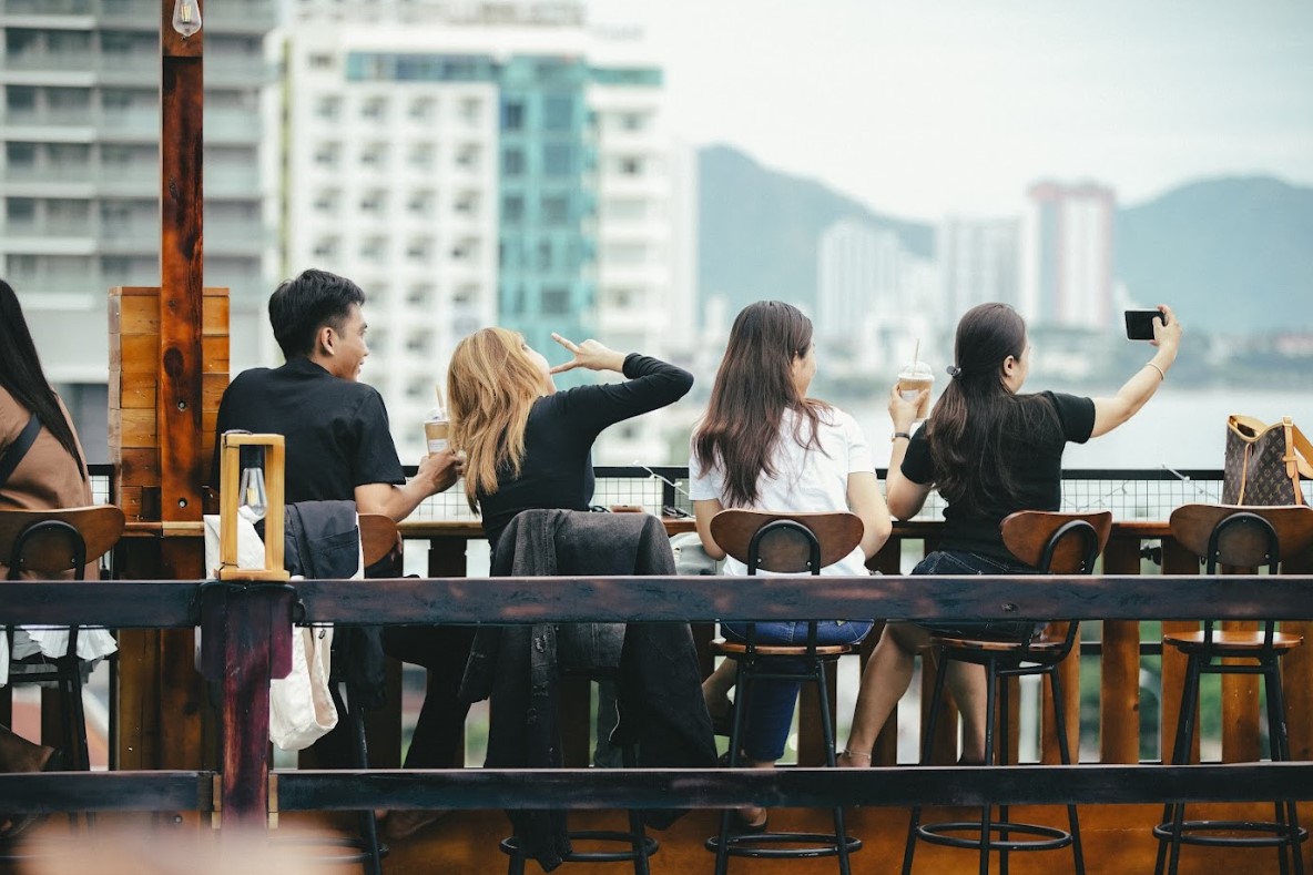 Chốn Bình Yên Coffee Nha Trang: Quán Cà Phê Với Không Gian Xanh Và Yên Bình